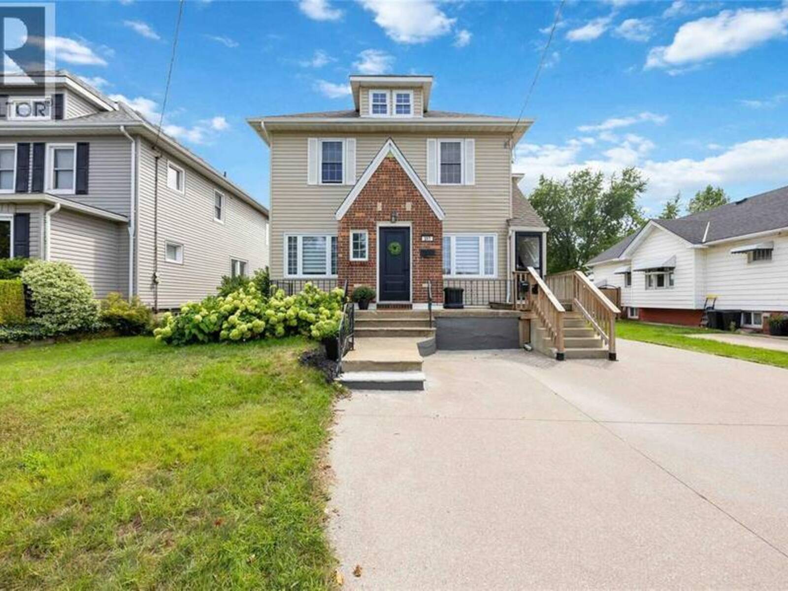 207 VICTORIA AVENUE East, Sarnia, Ontario N7V 1H7