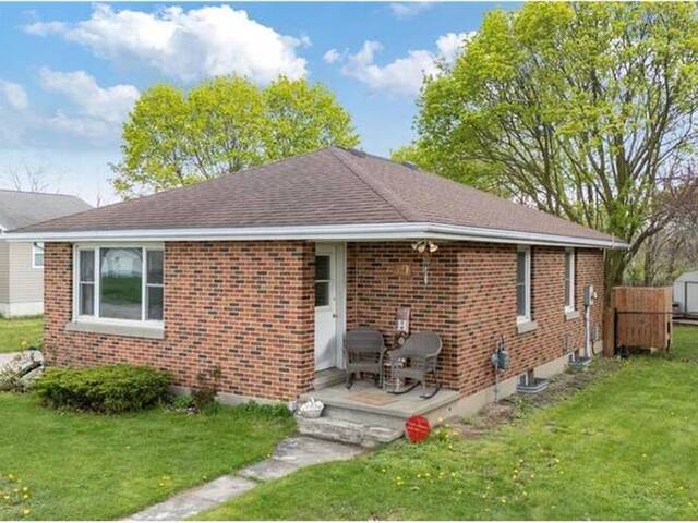 19 BROADWAY STREET Lambton Shores Ontario, N0N 1J0 - 3 Bedrooms Home For Sale
