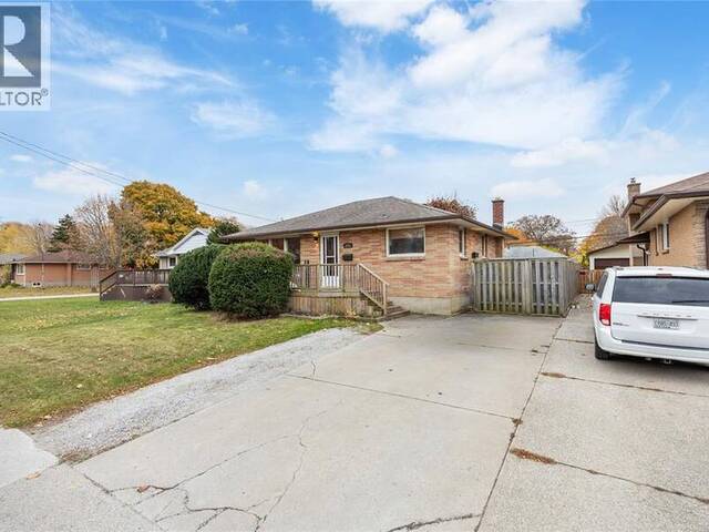 1035 WELLINGTON STREET Sarnia Ontario, N7S 1E4 - 4 Bedrooms Home For Sale