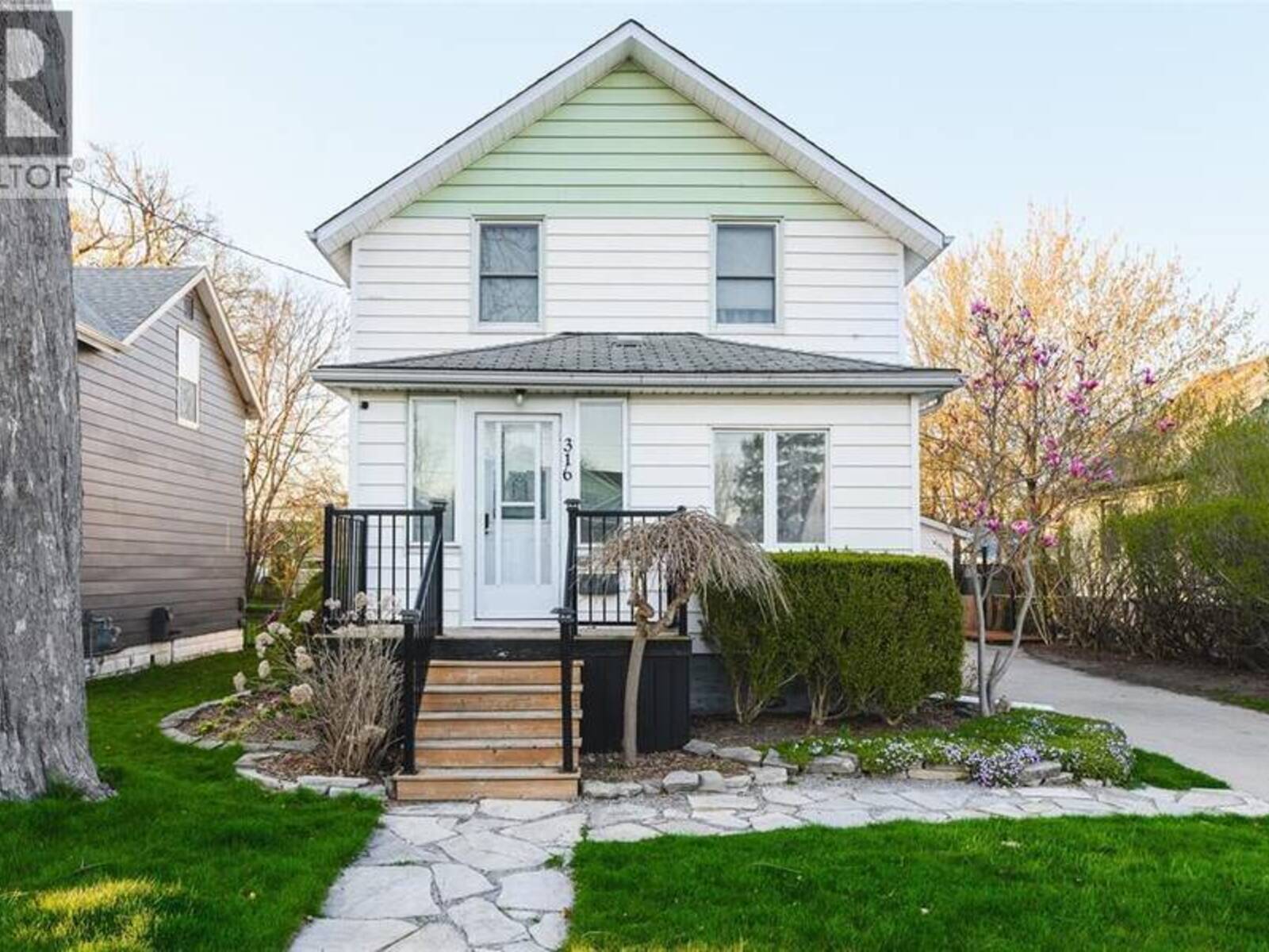316 BRIGHT STREET, Sarnia, Ontario N7T 4G2