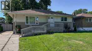 144 GREY CRESCENT | Sarnia Ontario | Slide Image Two