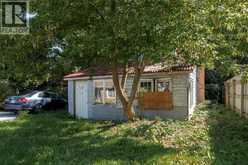 1988 BEACHWOOD AVENUE | Sarnia Ontario | Slide Image Thirteen
