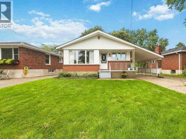 714 Victoria AVENUE Sarnia Ontario, N7V 1J8 - 4 Bedrooms Waterfront Home For sale