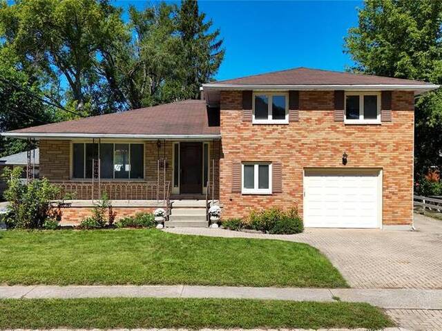 820 ALEXANDER STREET Sarnia Ontario, N7T 5H1 - 4 Bedrooms Home For Sale