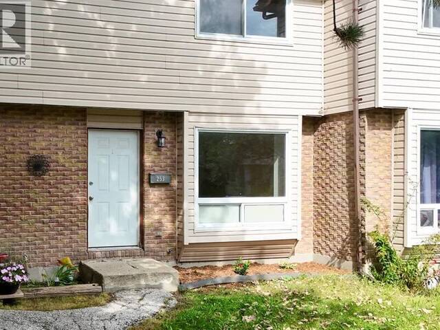253 Hampton AVENUE Sarnia Ontario, N7S 4Z2 - 3 Bedrooms Condo For Sale
