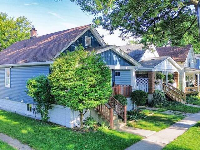 114 COLLEGE N AVENUE North Sarnia Ontario, N7T 6A9 - 3 Bedrooms Home For Sale