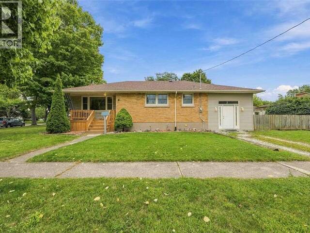 6 MASSEY CRESCENT Sarnia Ontario, N7S 2P5 - 4 Bedrooms Home For Sale