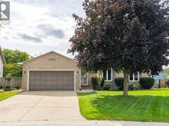 4069 Pine CRESCENT Petrolia Ontario, N0N 1R0