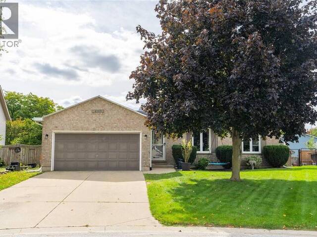 4069 Pine STREET Petrolia Ontario, N0N 1R0 - 5 Bedrooms Home For Sale
