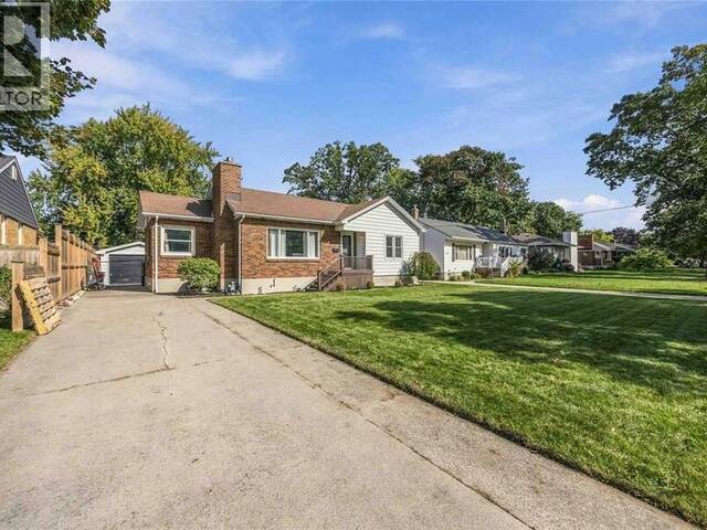 772 KEMSLEY DRIVE Sarnia Ontario, N7V 2M2 - 3 Bedrooms Home For Sale