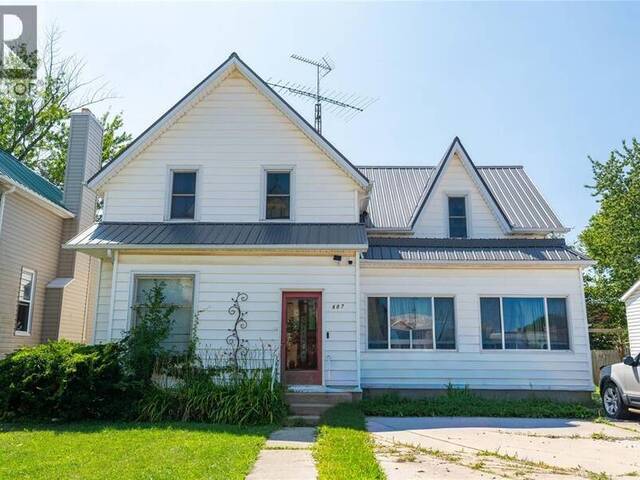 407 QUEEN STREET Petrolia Ontario, N0N 1R0 - 3 Bedrooms Home For Sale