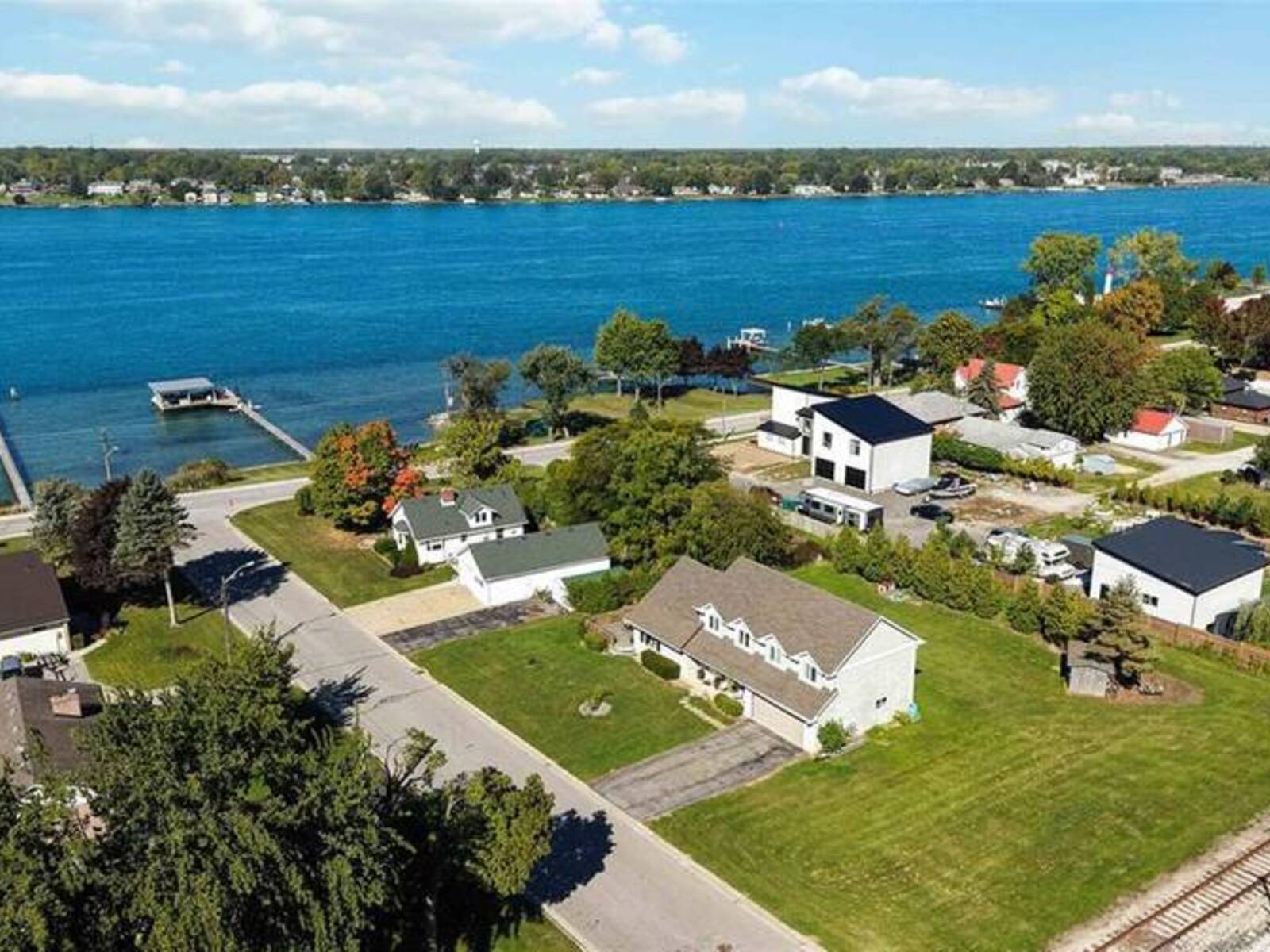 54 NAPOLEON STREET, Mooretown, Ontario N0N 1M0