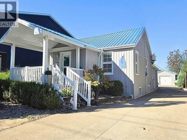 16 Fort STREET Sarnia Ontario, N7V 1M2 - 2 Bedrooms Waterfront Home For sale