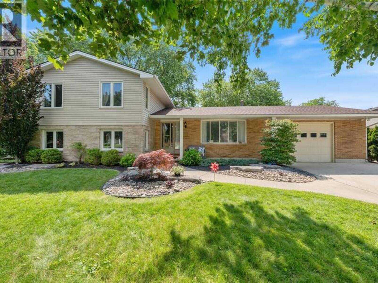 1121 ARLINGTON COURT, Sarnia, Ontario N7S 3V1