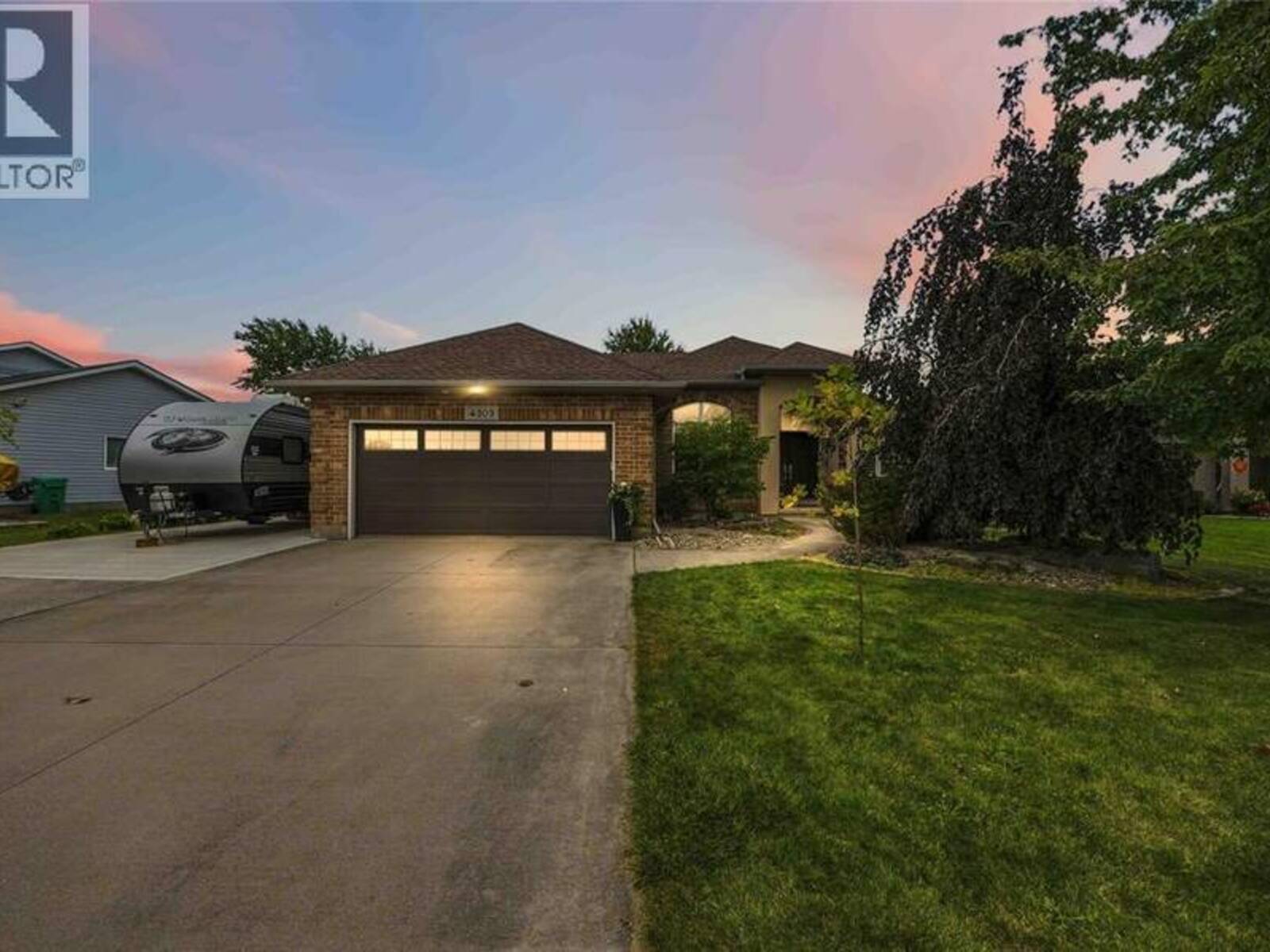 4303 Garden CRESCENT, Petrolia, Ontario N0N 1R0