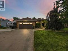 4303 Garden CRESCENT Petrolia Ontario, N0N 1R0