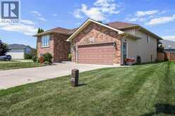 4026 Applewood DRIVE | Petrolia Ontario | Slide Image Two