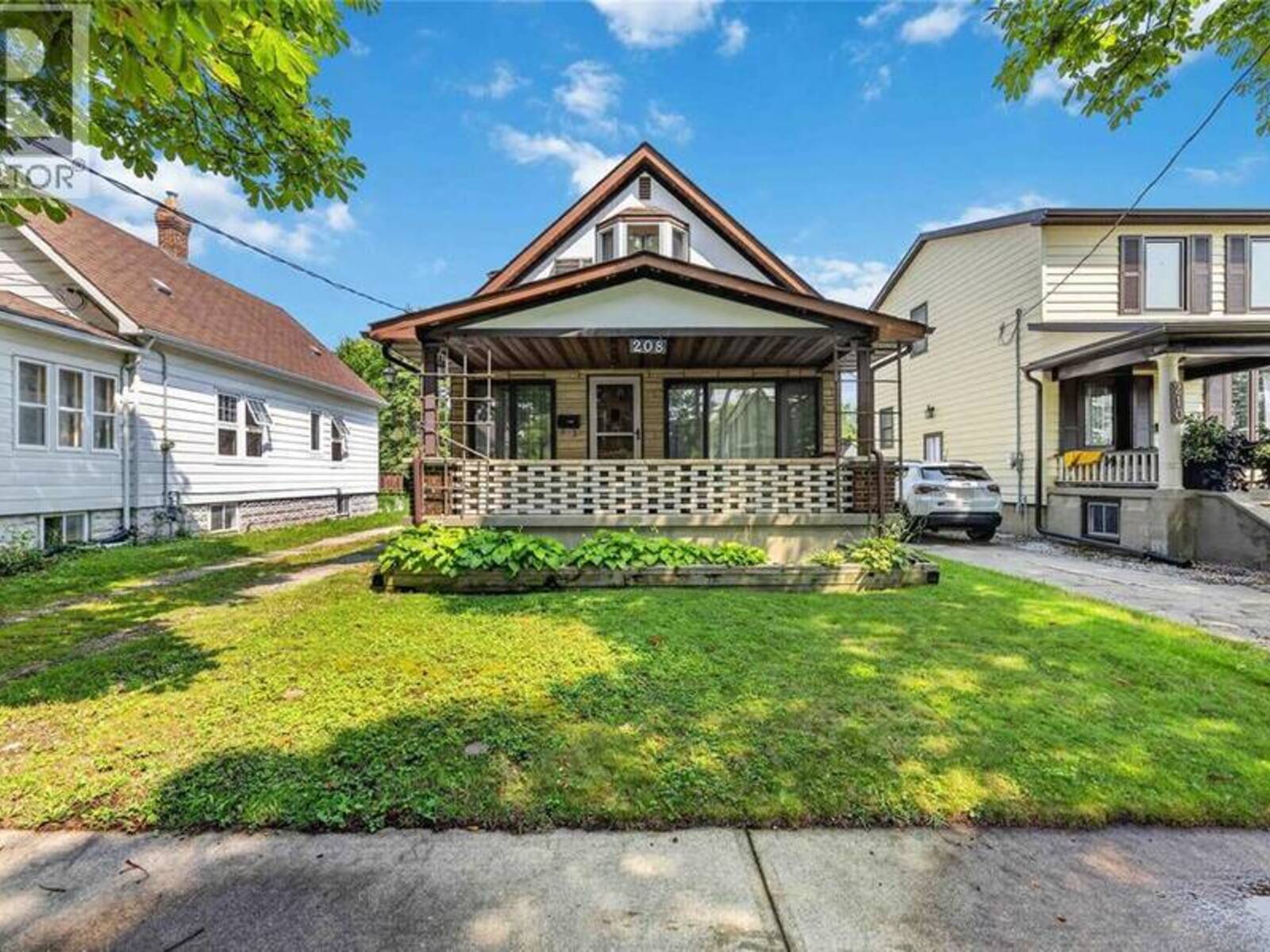 208 ROSS AVENUE, Sarnia, Ontario N7T 1J7