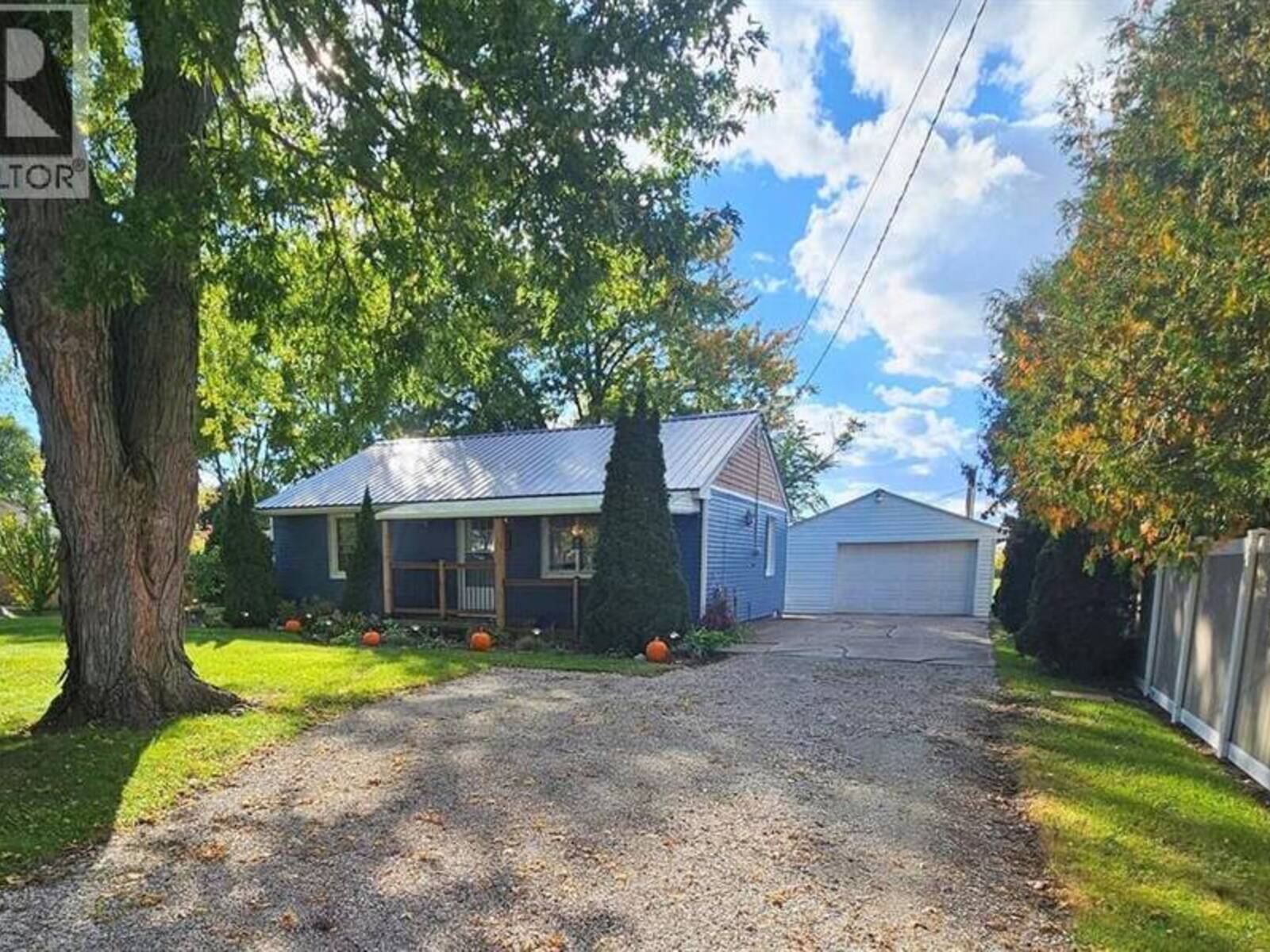 235 Eureka STREET, Petrolia, Ontario N0N 1R0