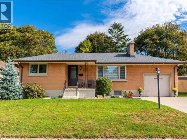 951 BEVERLEY ROAD Sarnia Ontario, N7S 3L8 - 4 Bedrooms Home For Sale