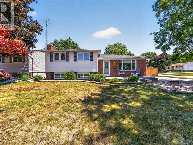 492 PARKDALE CRESCENT St. Clair Ontario, N0N 1G0 - 4 Bedrooms Waterfront Home For sale