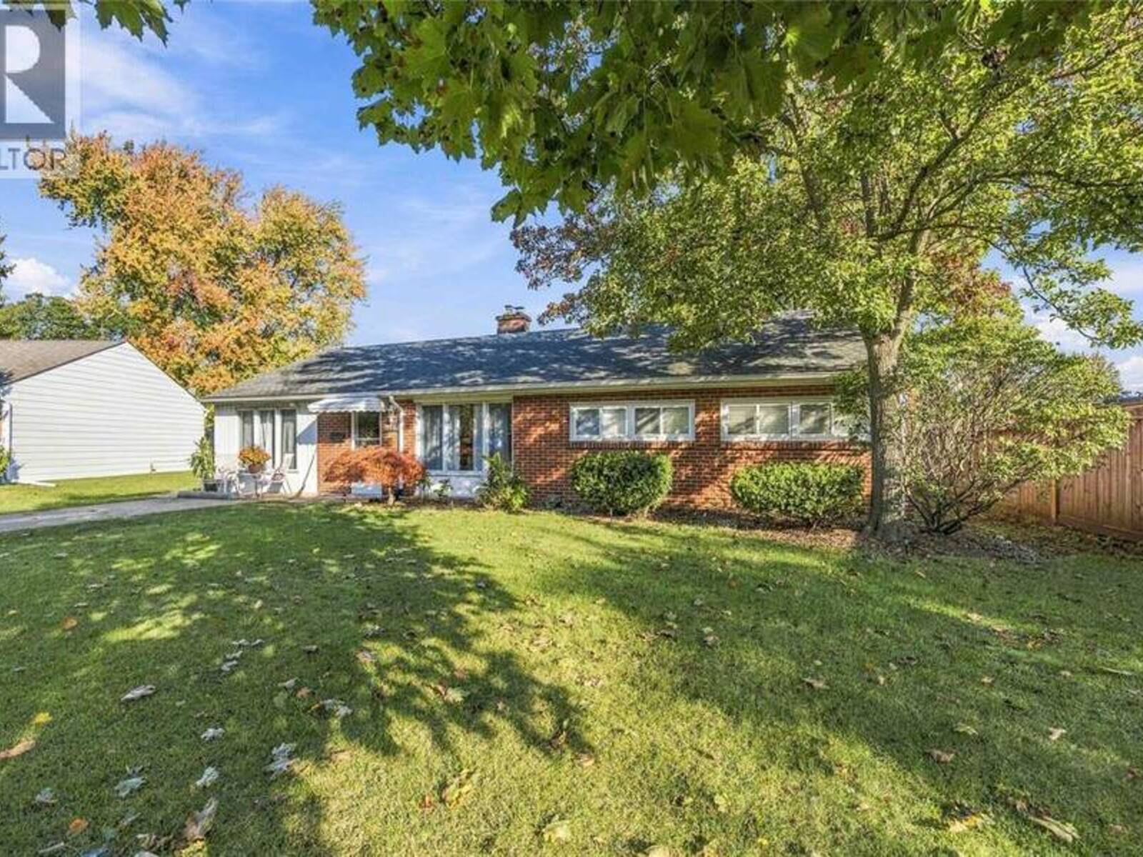 914 Retlaw DRIVE, Sarnia, Ontario N7V 2X1