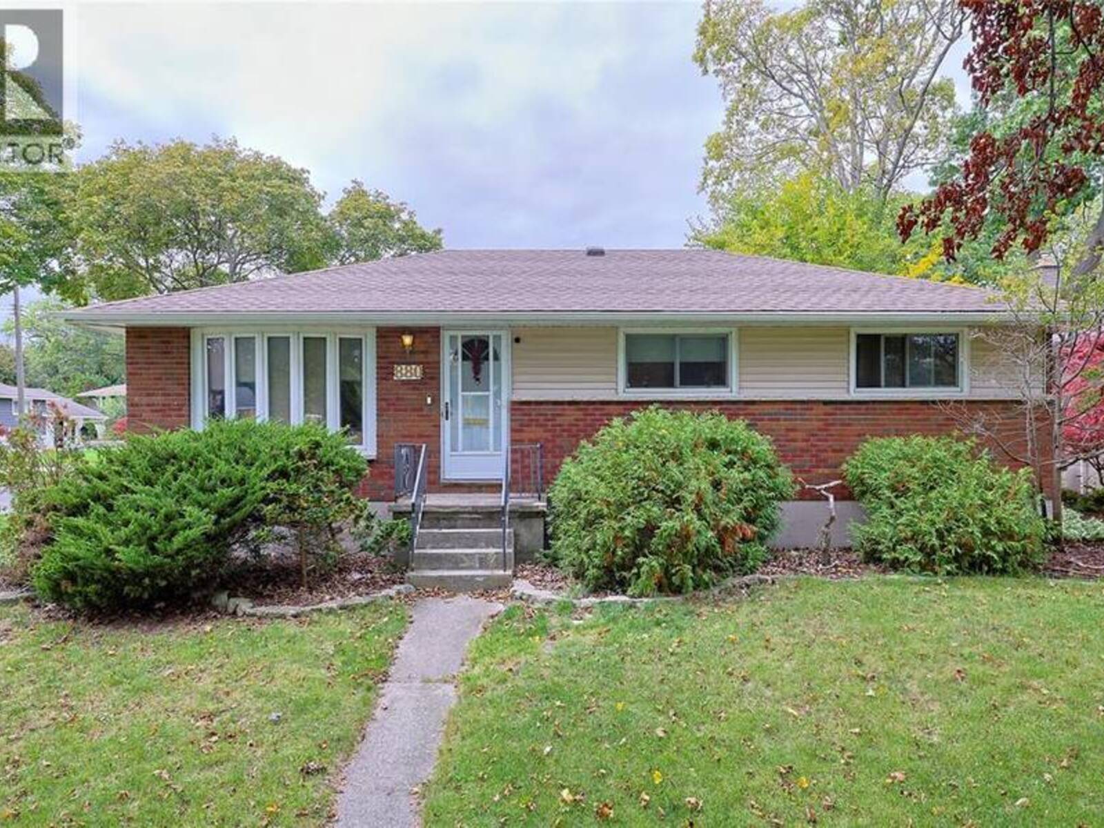 880 CHAMPLAIN ROAD, Sarnia, Ontario N7V 2G1
