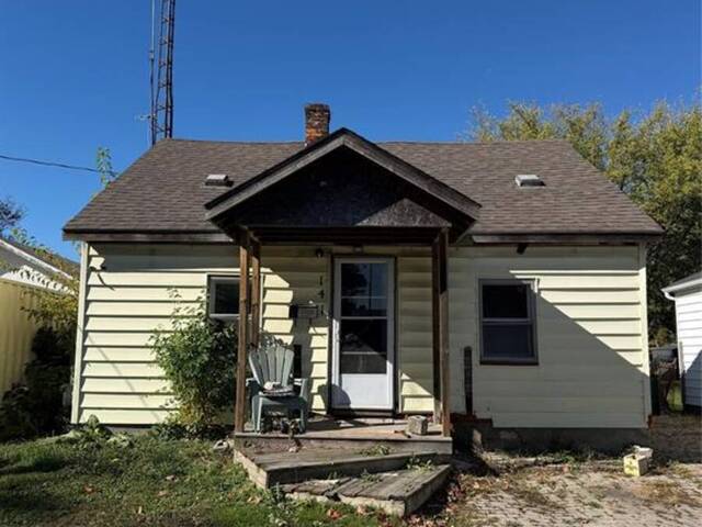 141 WHITMORE AVENUE Sarnia Ontario, N7T 3T3 - 2 Bedrooms Home For Sale