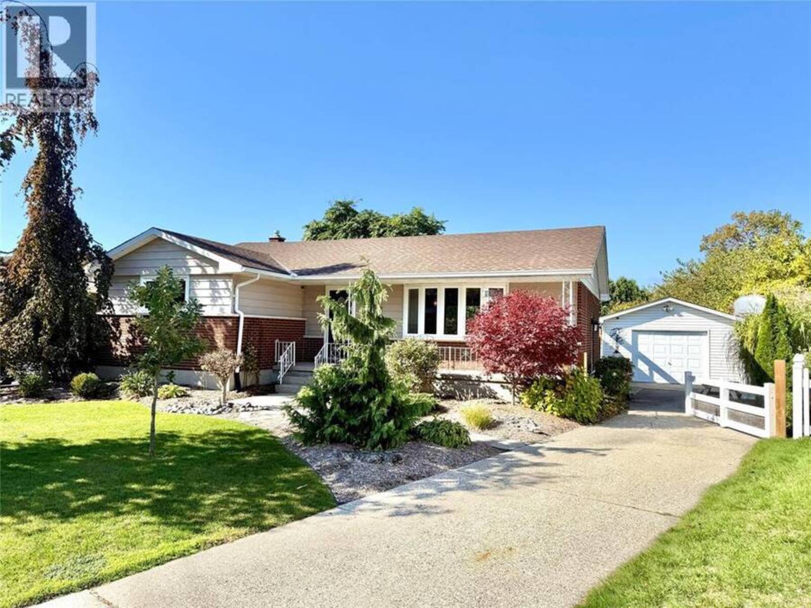 820 WOODWARD CRESCENT, Sarnia, Ontario N7V 2E6