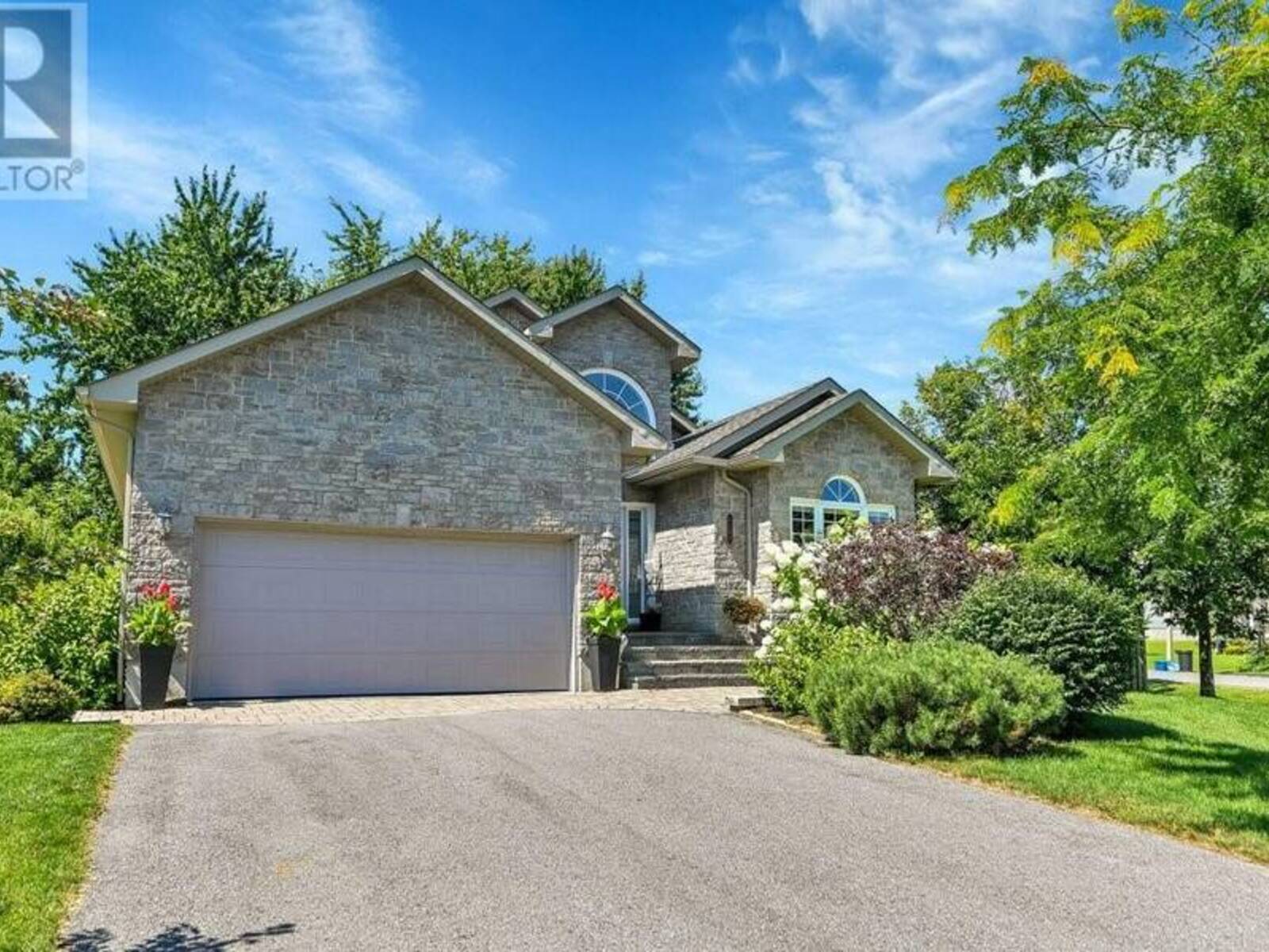 6798 RIVERVIEW DRIVE, Cornwall, Ontario K6H 7M1