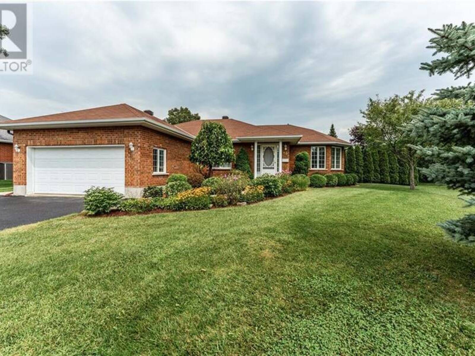 10 DALE STREET, Ingleside, Ontario K0C 1M0