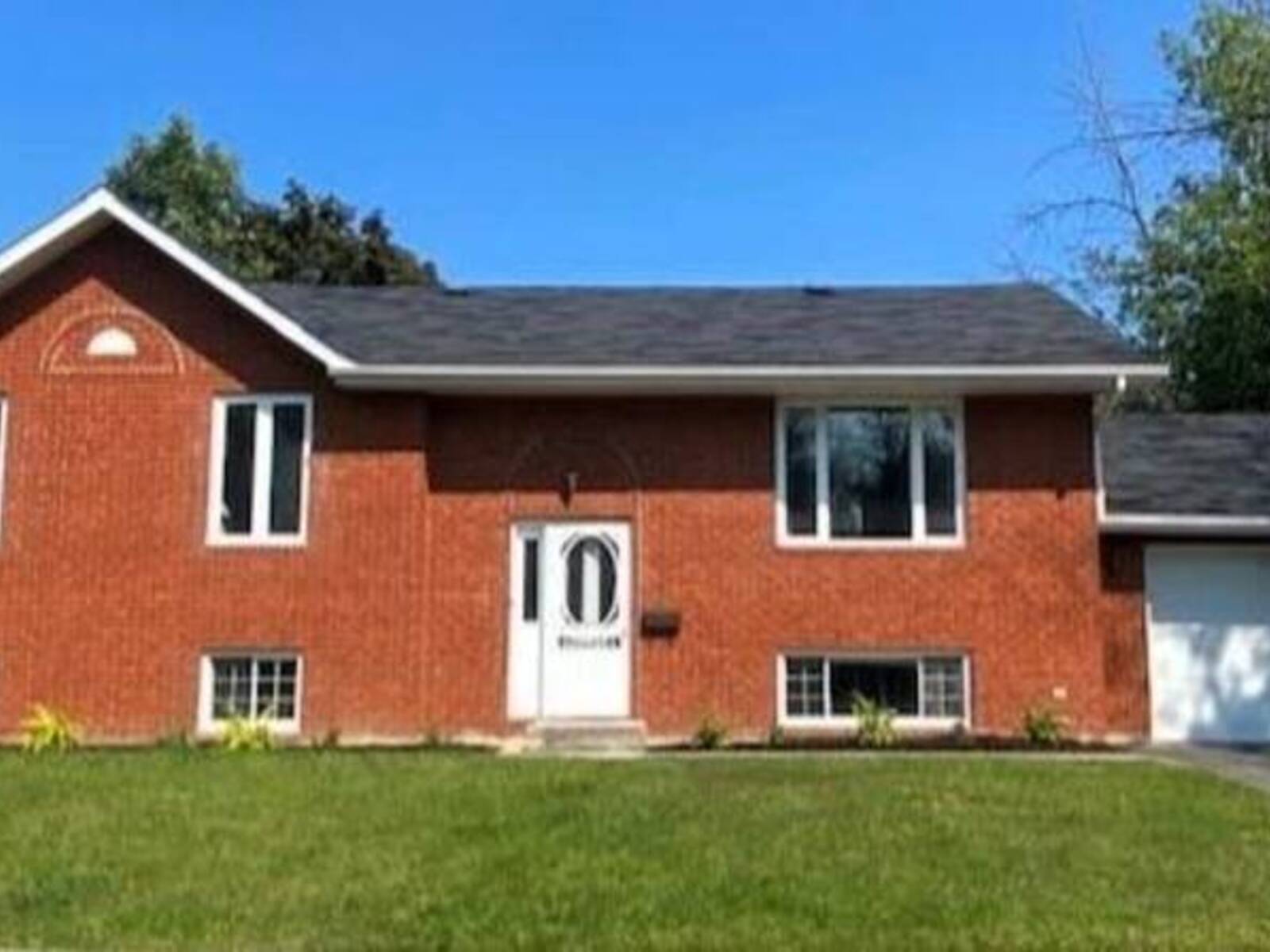 3 NAPIER STREET, Ingleside, Ontario K0C 1M0