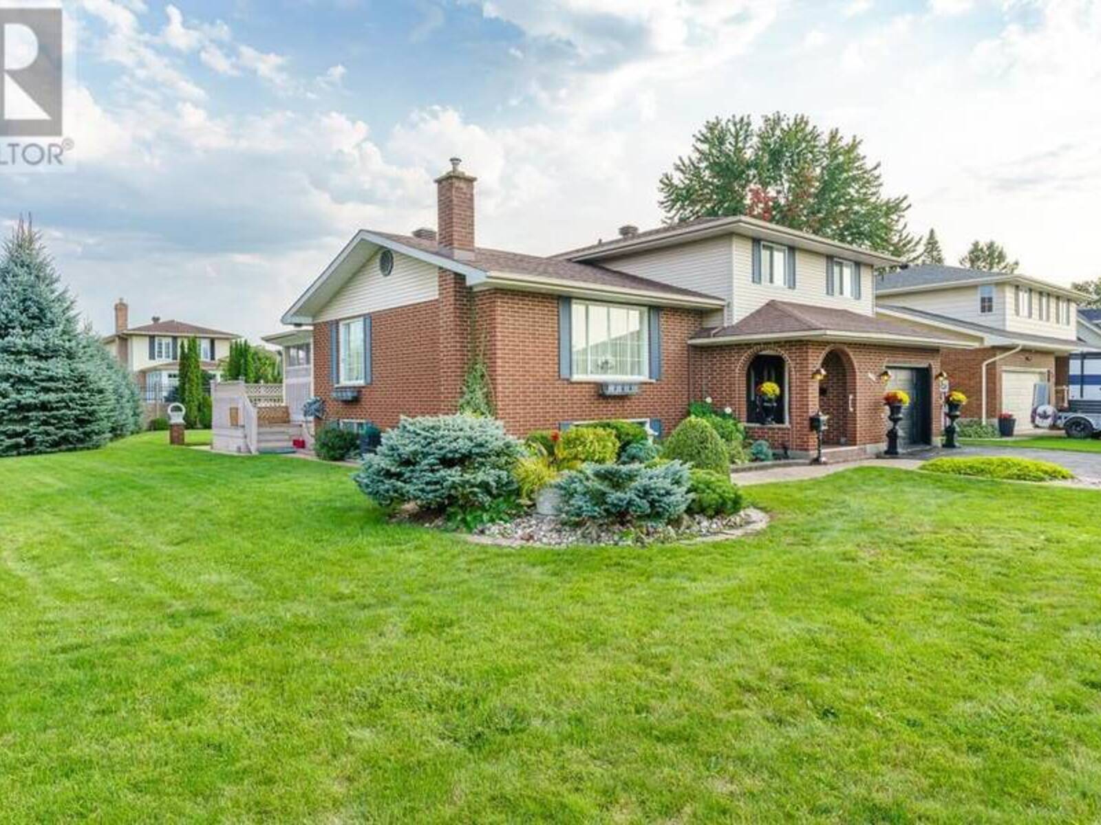 1940 BELVEDERE CRESCENT, Cornwall, Ontario K6H 6M9