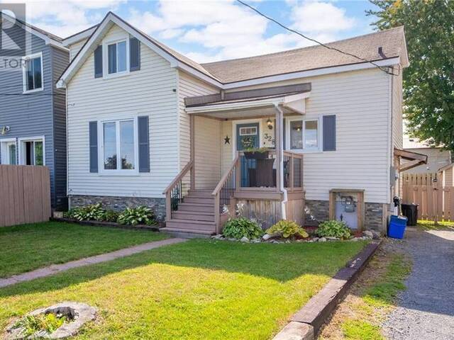 328 MARLBOROUGH STREET Cornwall Ontario, K6H 4A4