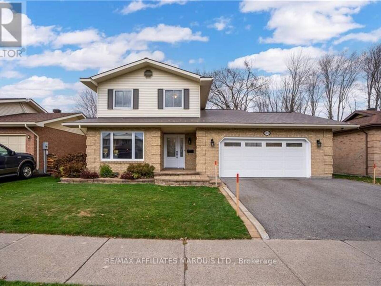 1402 HOLY CROSS BOULEVARD, Cornwall, Ontario K6H 6Z4