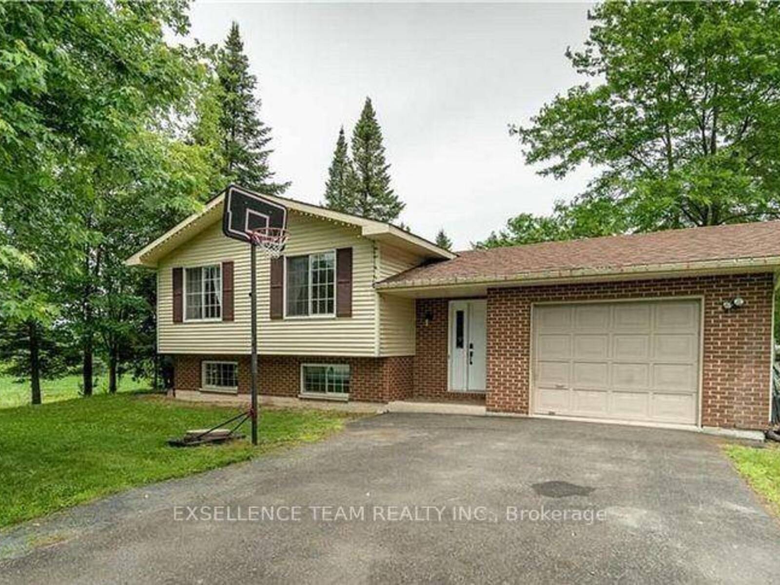 17145 COUNTY RD 18 ROAD N, South Stormont, Ontario K0C 2A0