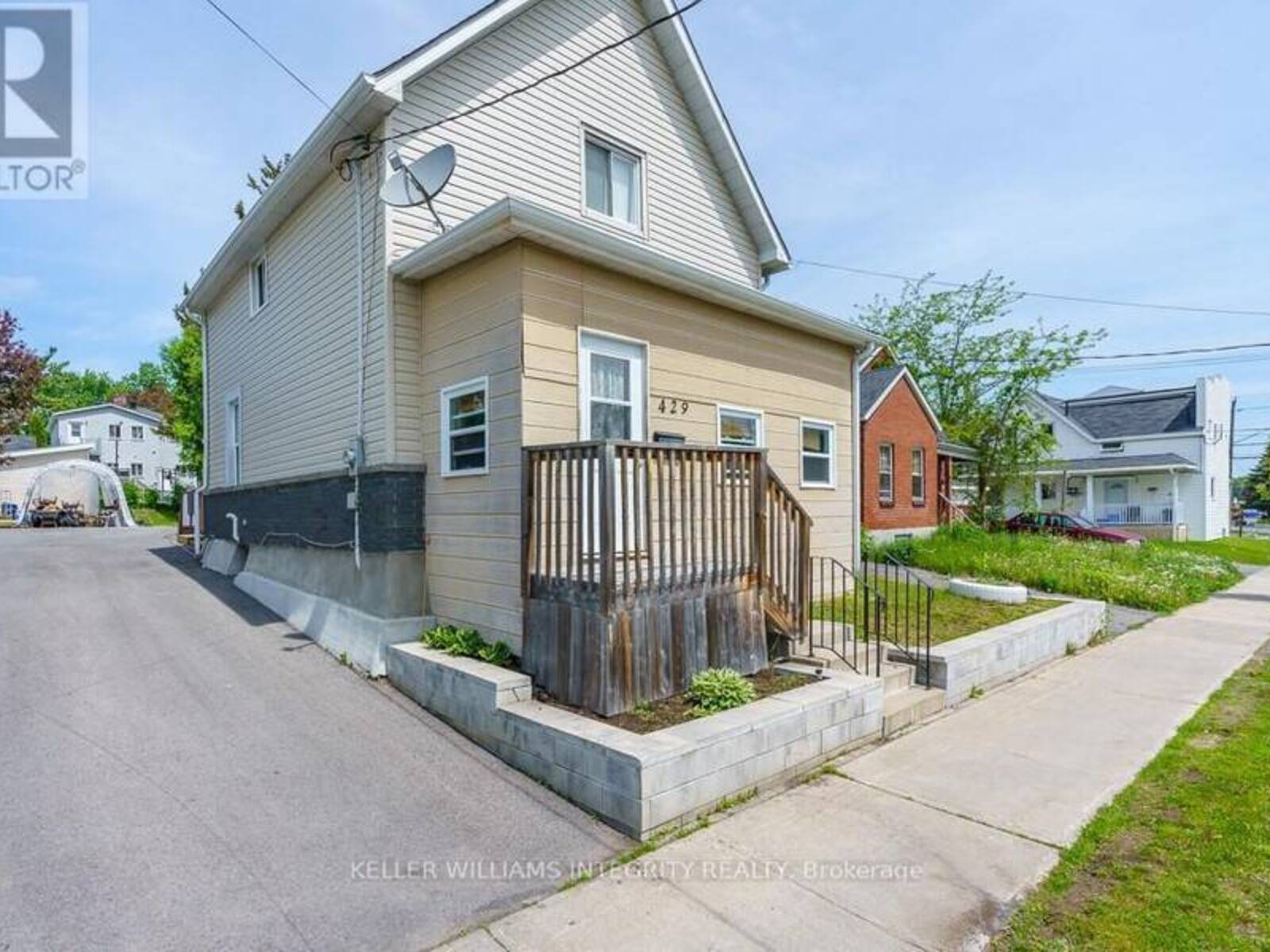 429 FIFTH STREET E, Cornwall, Ontario K6H 2M4