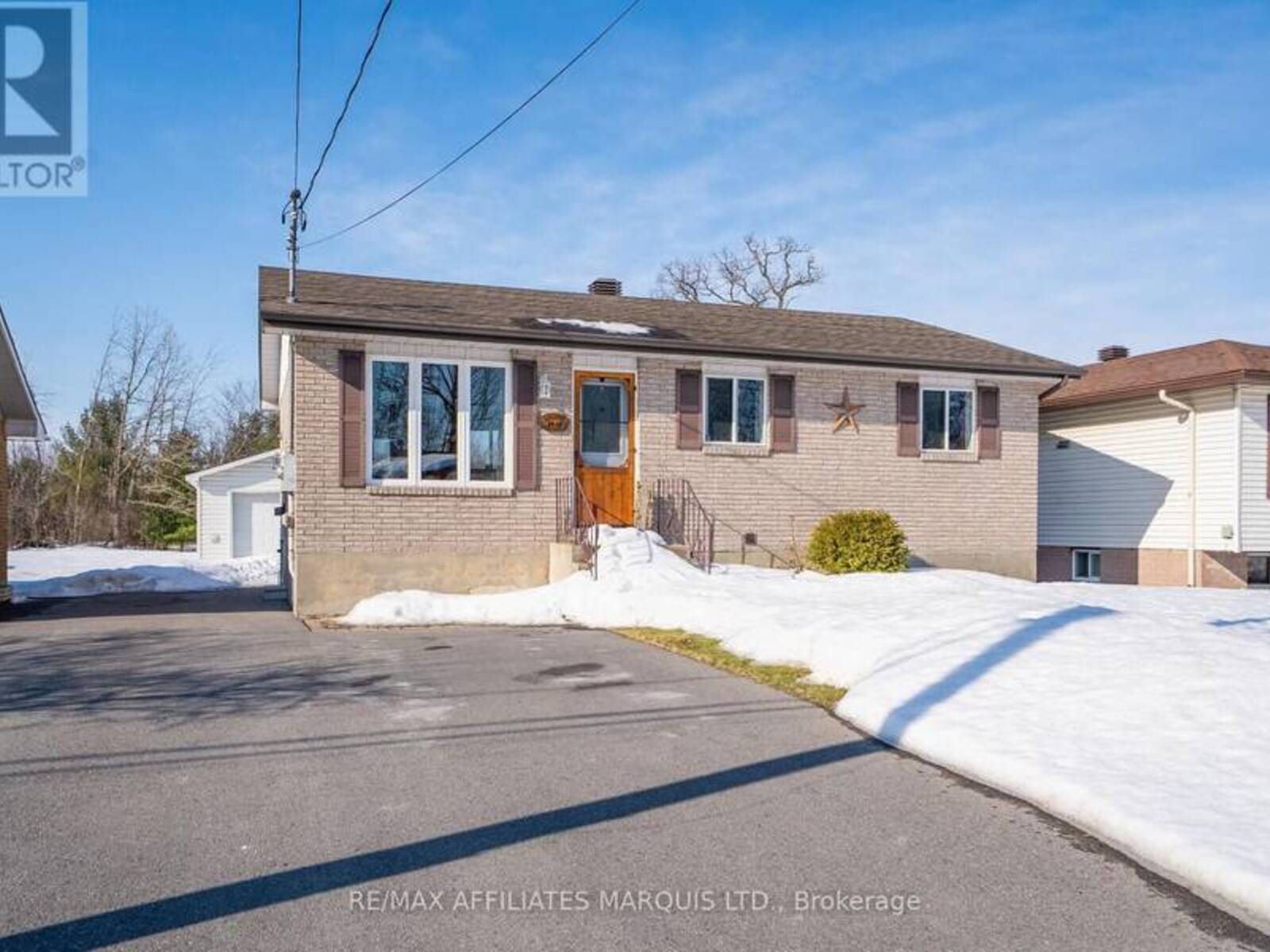 2466 EDGAR STREET, Cornwall, Ontario K6J 5H2