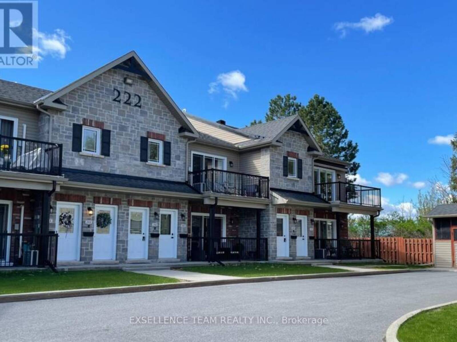 201 - 222 FIRST STREET E, Cornwall, Ontario K6H 0G2