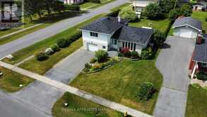 11 AULT DRIVE | South Stormont Ontario | Slide Image Two