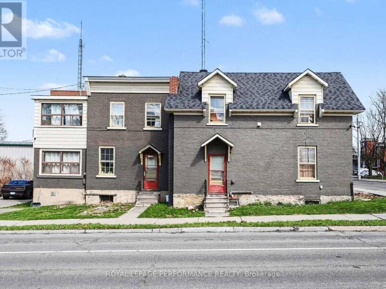402 PITT STREET, Cornwall, Ontario K6J 3R2