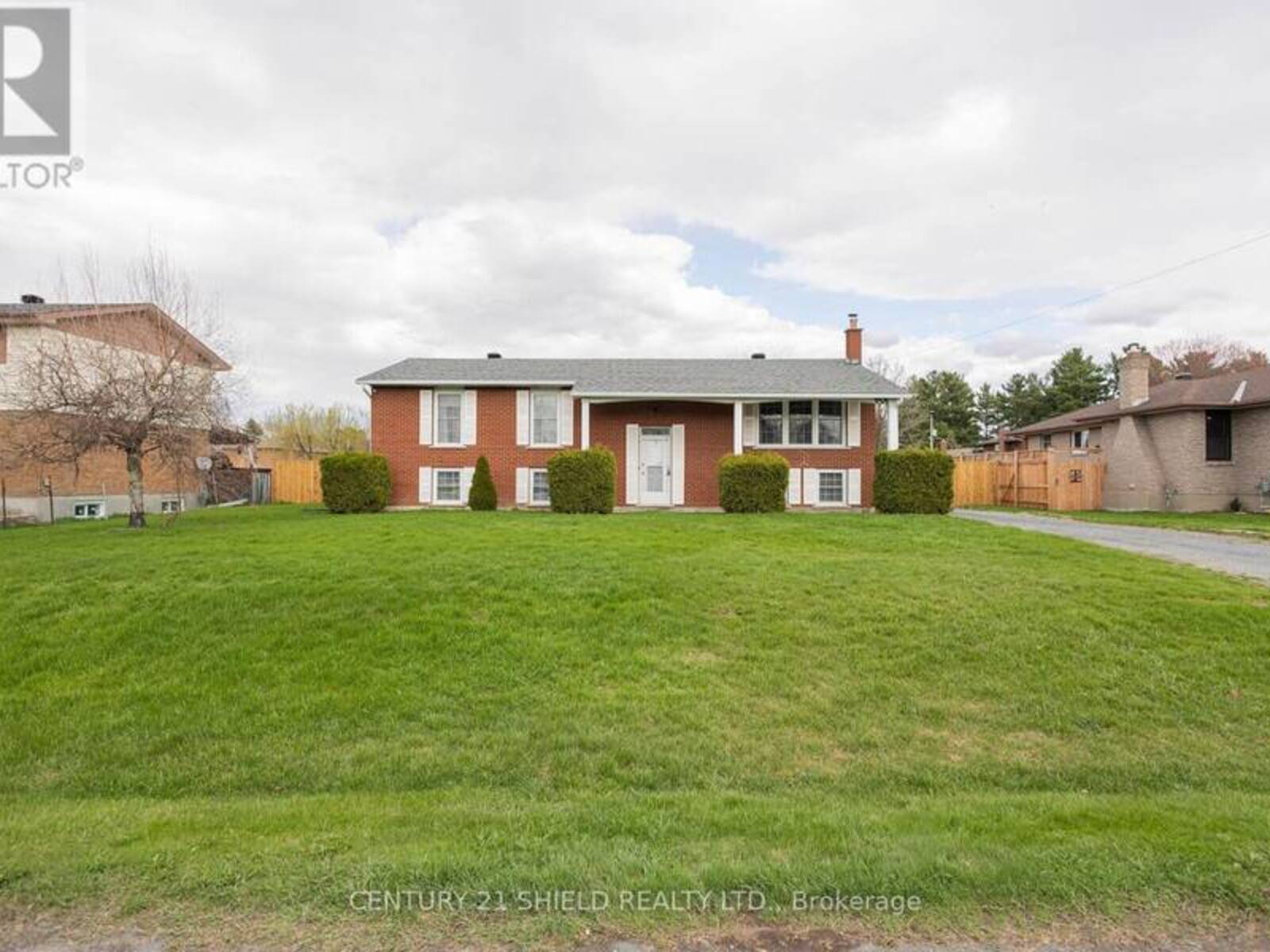 901 LAFLIN STREET, Cornwall, Ontario K6J 5J3