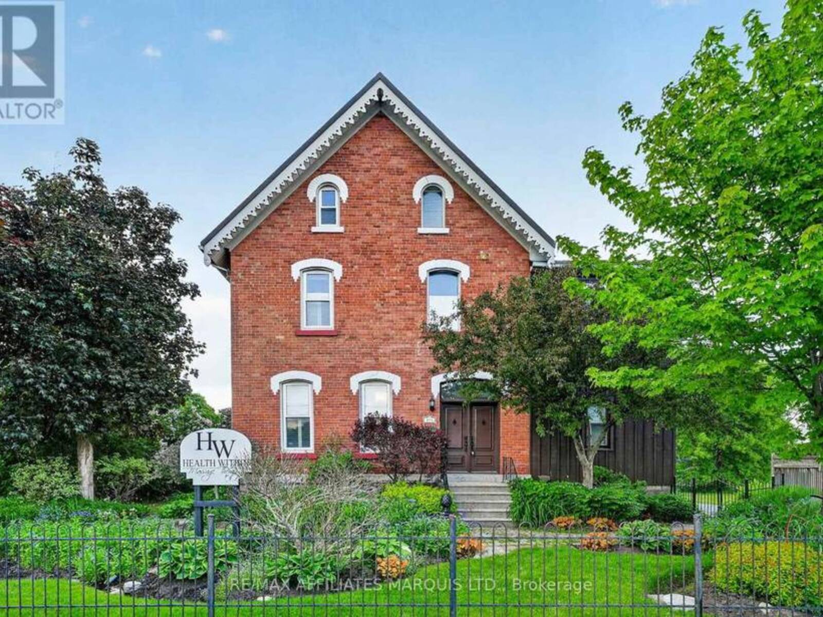 105 5TH STREET E, Cornwall, Ontario K6H 2L6