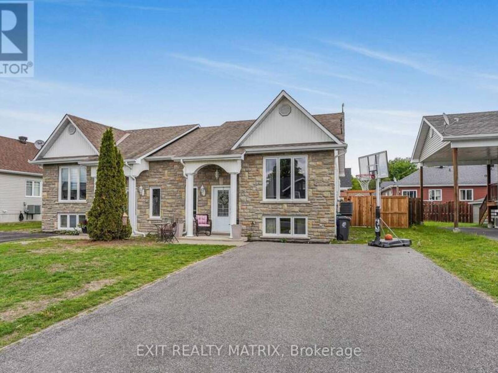 90 RICHARD STREET, Alfred and Plantagenet, Ontario K0B 1A0