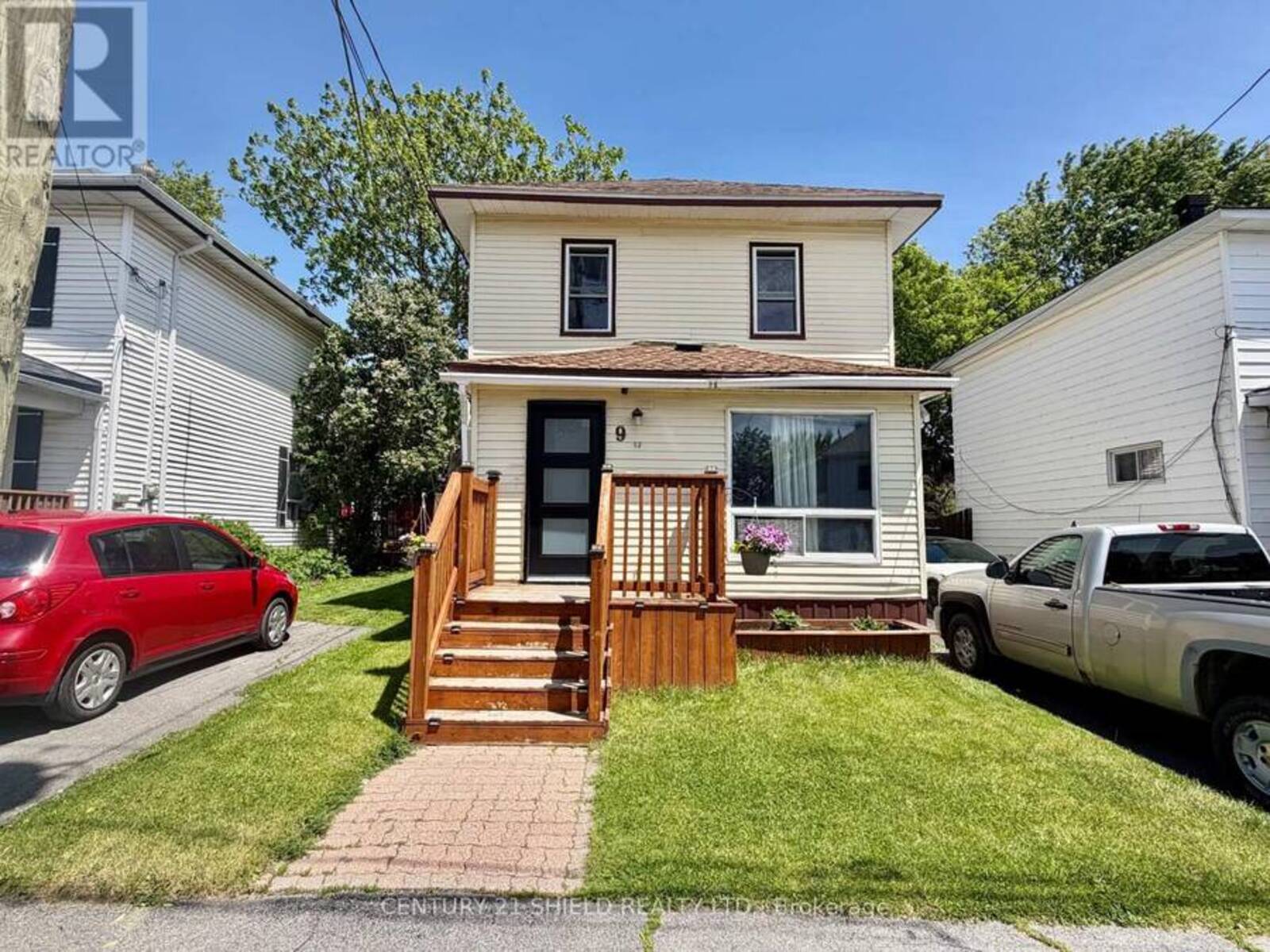9 BERGIN AVENUE, Cornwall, Ontario K6H 3Y7