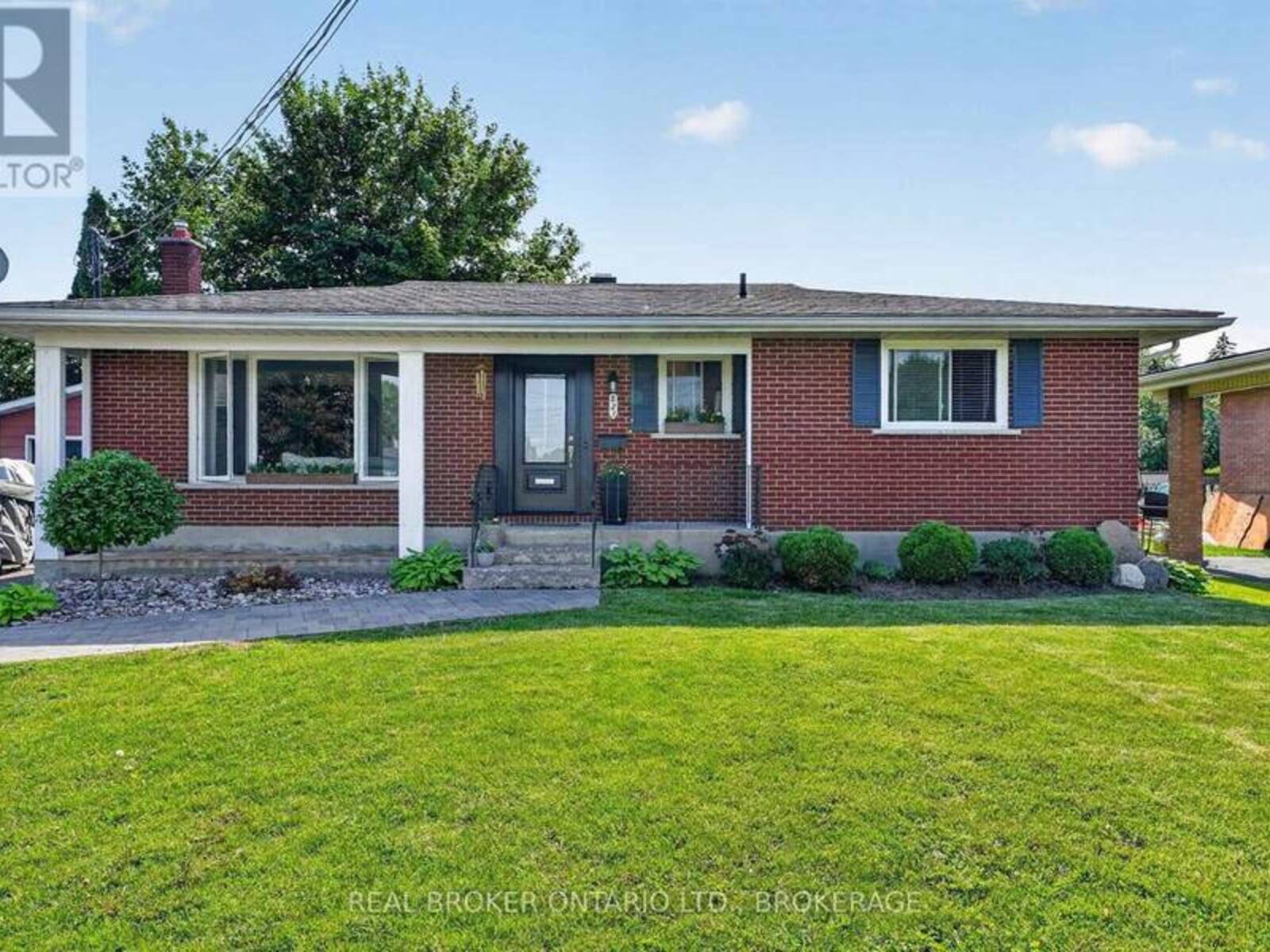 821 HALDIMAND CRESCENT, Cornwall, Ontario K6H 5C9
