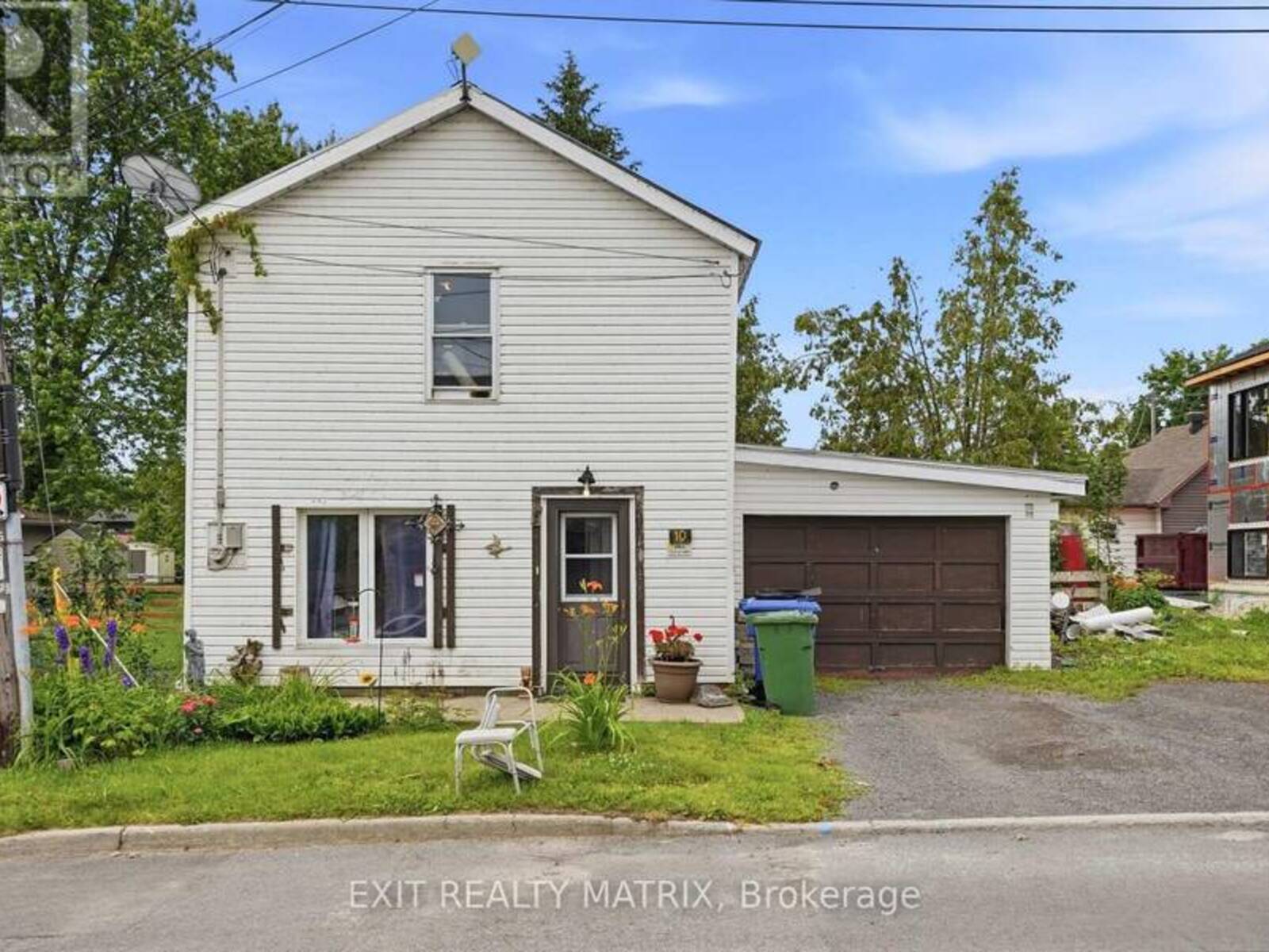 10 PETER STREET, L'Orignal, Ontario K0B 1K0