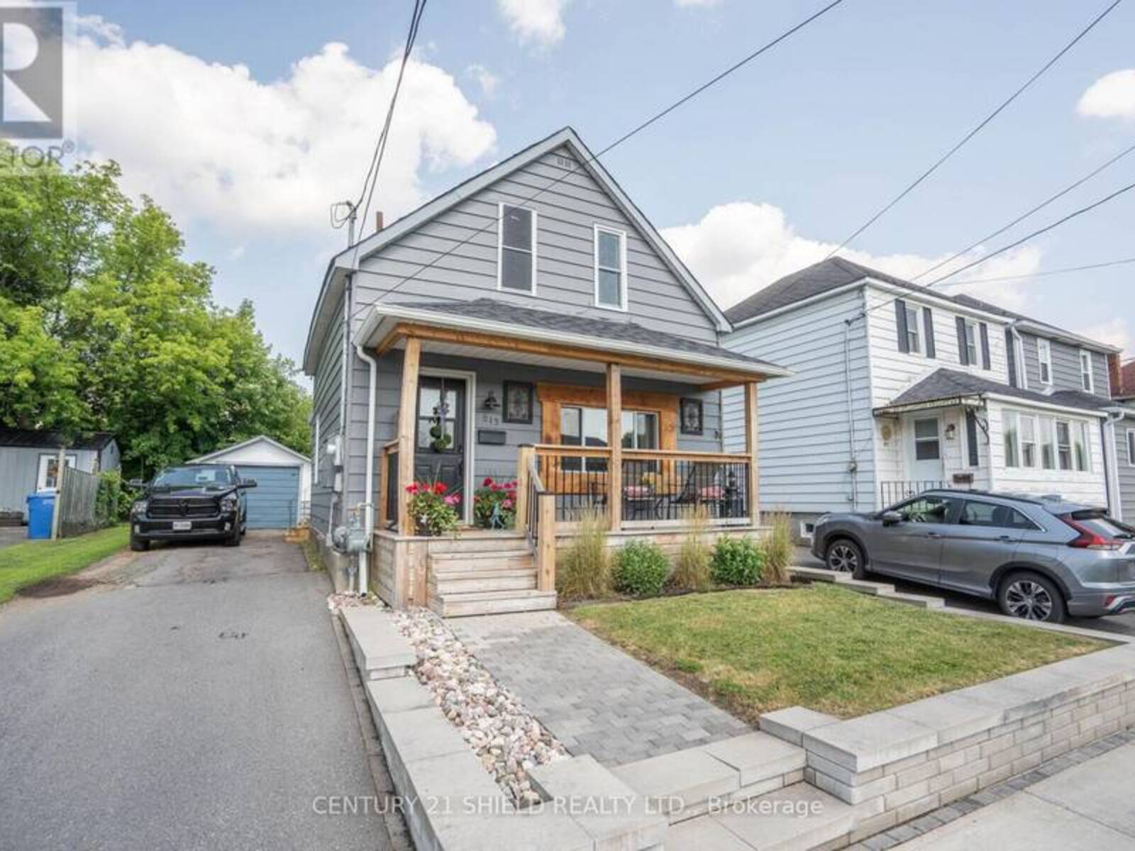 813 YORK STREET, Cornwall, Ontario K6J 4A7