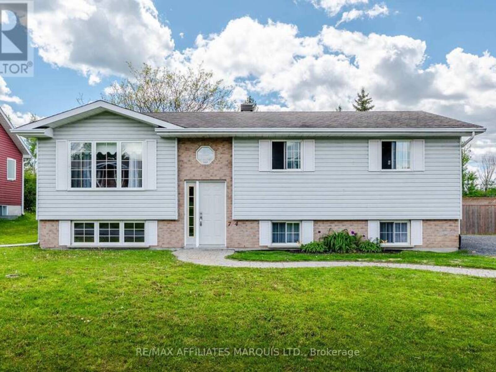 74 COLUMBIA AVENUE, Long Sault, Ontario K0C 1P0