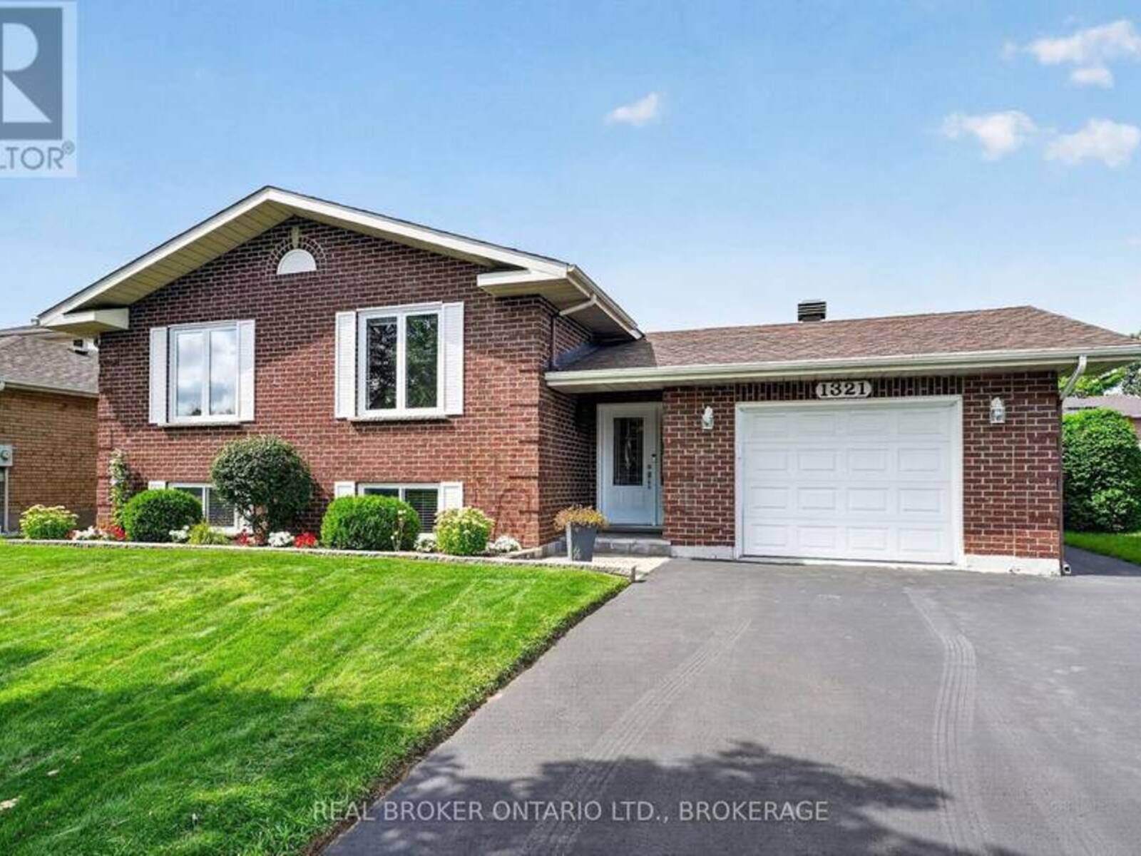 1321 STORMONT DRIVE, Cornwall, Ontario K6H 6Y3